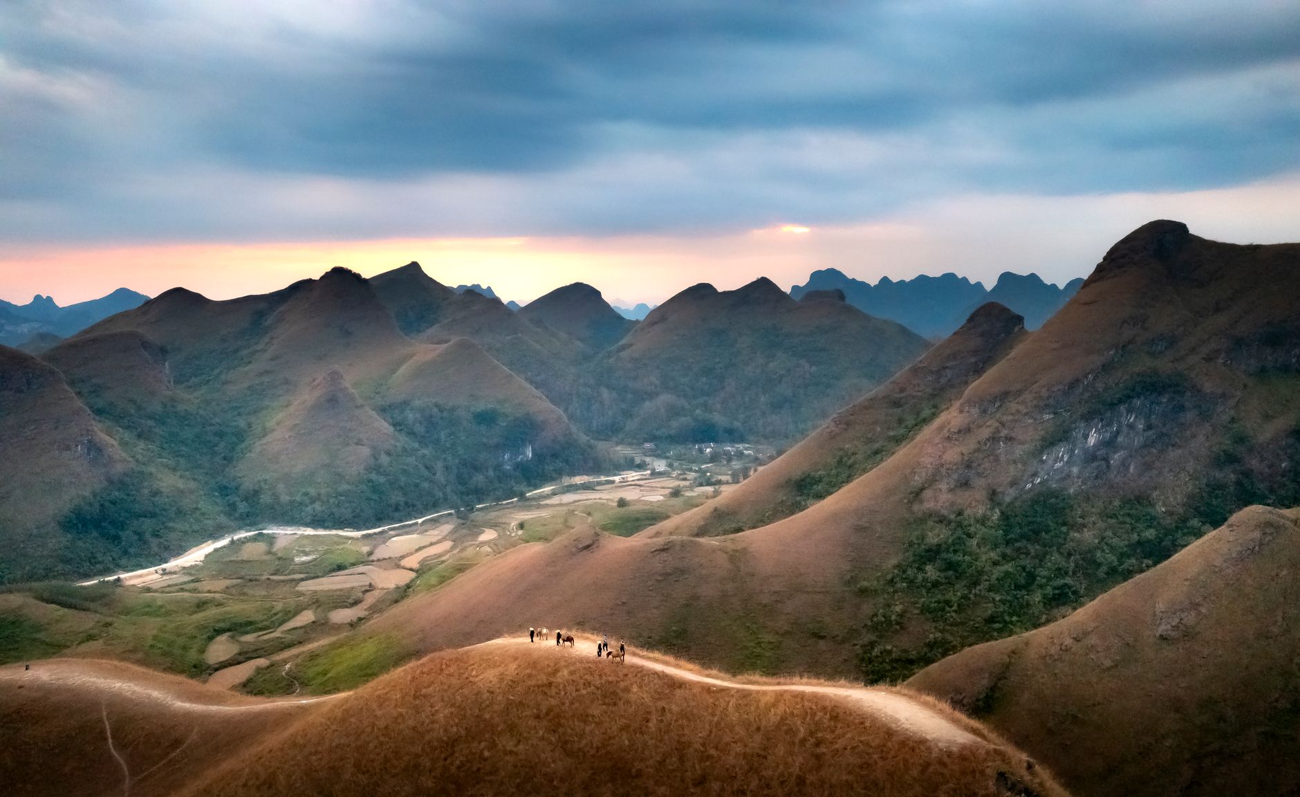 stunning mountain range at sunset